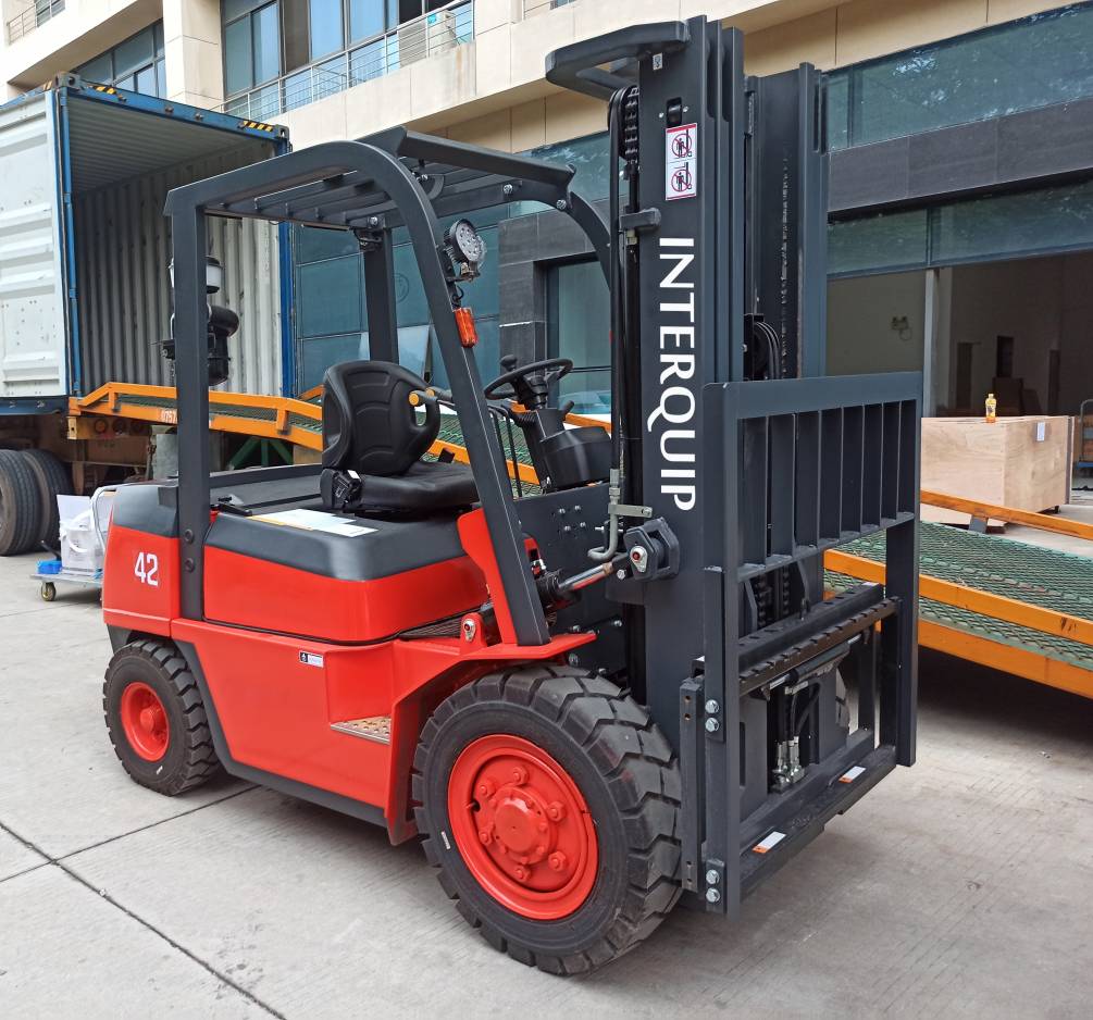 internal combustion forklift truck