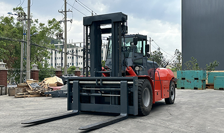 What Should You Pay Attention to When Operating Forklifts?